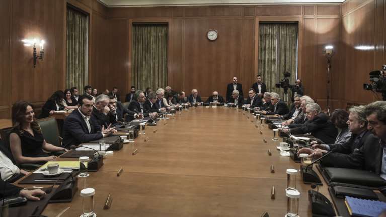 Ευρεία σύσκεψη στο Λαύριο υπό τον Τσίπρα για τις φωτιές