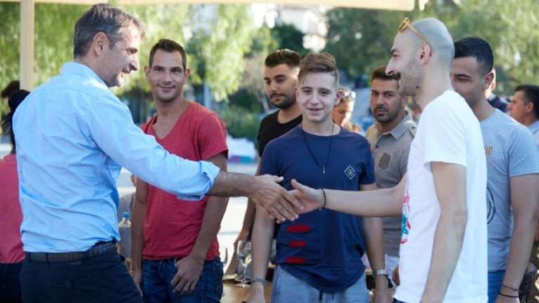 Δέσμευση Μητσοτάκη για επαναφορά του ΦΠΑ 13% στην εστίαση