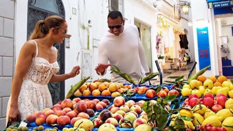 Λοπεζ - Ροντρίγκεζ: H δαγκωματιά αγάπης & η ασορτί εμφάνιση του ζεύγους