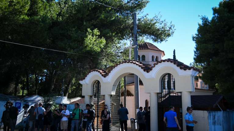 «Μια σιωπή να την κόψεις με το μαχαίρι» - Το τελευταίο αντίο στη Ρ. Βαγιάνη