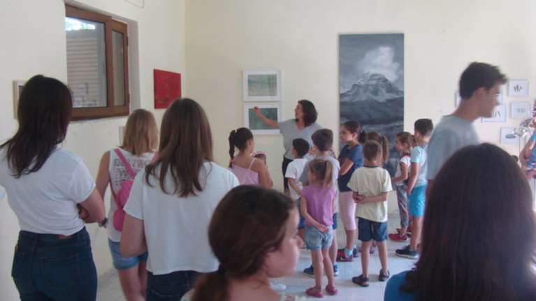 Τέχνη στα Τζουμέρκα -Μέσα σε ένα παλιό σχολείο