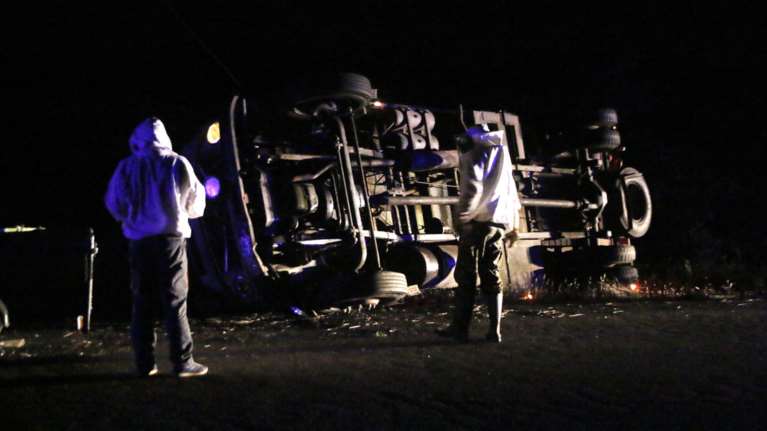 Ένας νεκρός σε ανατροπή φορτηγού στον κόμβο Ασσήρου