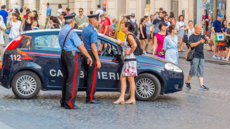Πελάτισσα σε μπαρ ζήτησε να κατέβει φωτογραφία του Μουσολίνι!