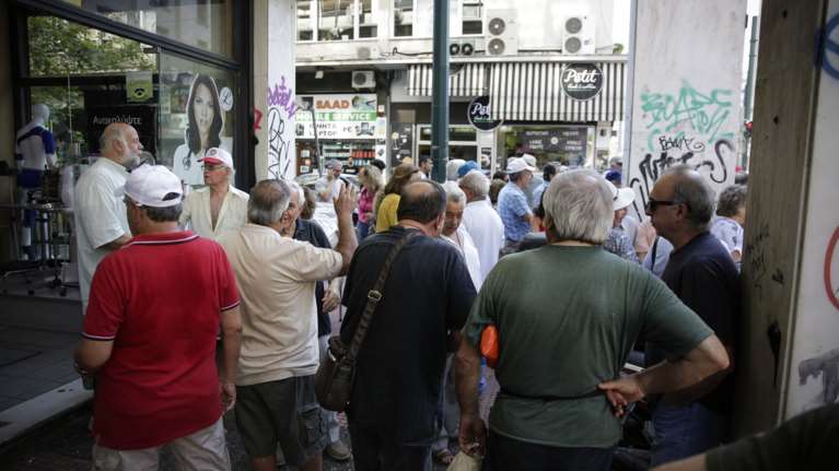 Guardian: Τα δύσκολα δεν τελειώνουν στις 20 Αυγούστου