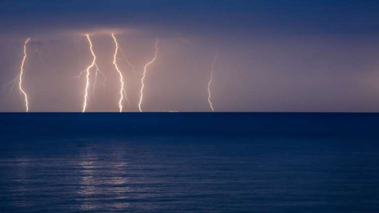 Έπεσαν 103.000 κεραυνοί, οι περισσότεροι μέσα σε 14 χρόνια