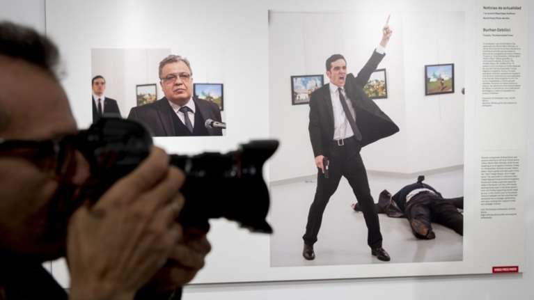 Σύλληψη γυναίκας για τη δολοφονία του Ρώσου πρεσβευτή στην Αγκυρα