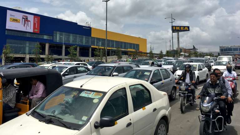 Πανζουρλισμός στα εγκαίνια του πρώτου IKEA στην Ινδία