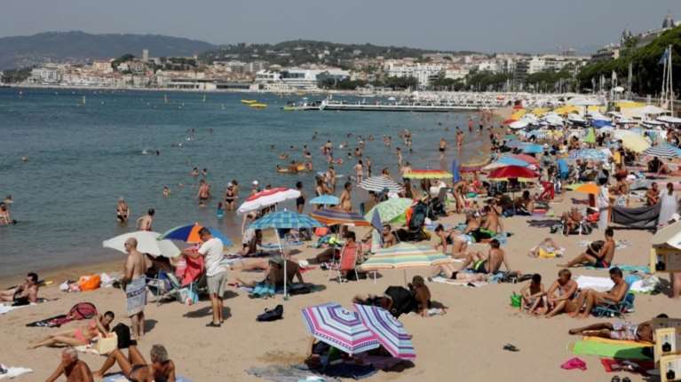 Θάνατος-σοκ:Πνίγηκε μέσα στην τρύπα που είχε σκάψει στην άμμο!