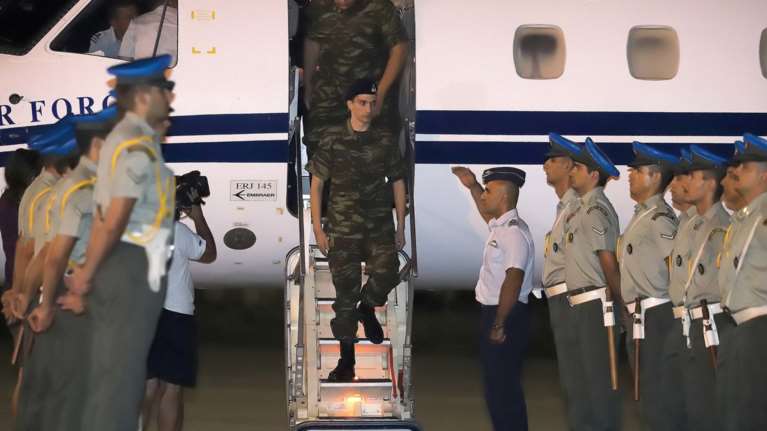 Η επιστροφή των Ελλήνων στρατιωτικών στην Ελλάδα