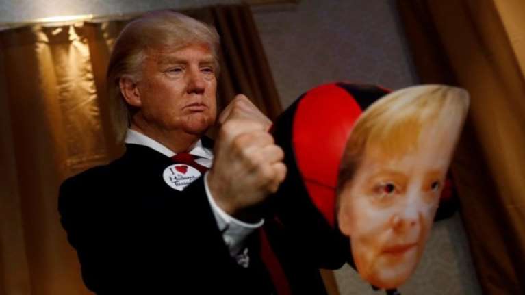 Ο Τραμπ γρονθοκοπεί με μανία την Μέρκελ