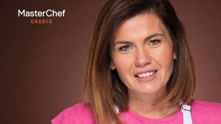 Η Μάγκυ του MasterChef αραχτή στην παραλία με απίθανο μαγιό που... τρώγεται