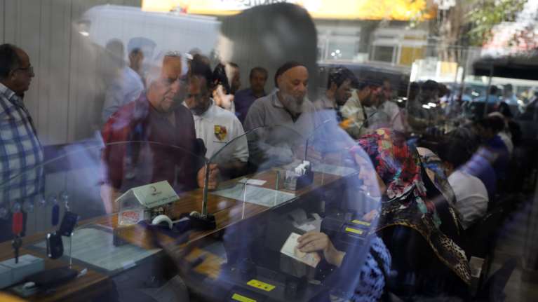 Η κρίση της τουρκικής λίρας επιβαρύνει και έχει προκαλέσει ήδη θύματα