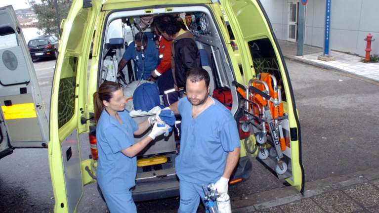 Ηλικιωμένος έπεσε από ταράτσα τριώροφου κτιρίου στη θεσσαλονίκη