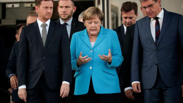 H Mέρκελ υπόσχεται fast track επαναπροωθήσεις