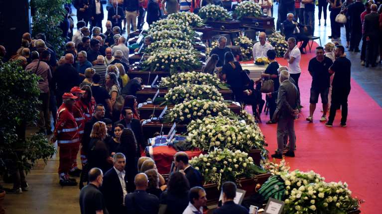Γένοβα: Πέντε χιλιάδες άτομα στην κηδεία των θυμάτων