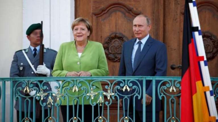 Μέρκελ-Πούτιν: «Καλή θέλησή» για την επίλυση των διενέξεων