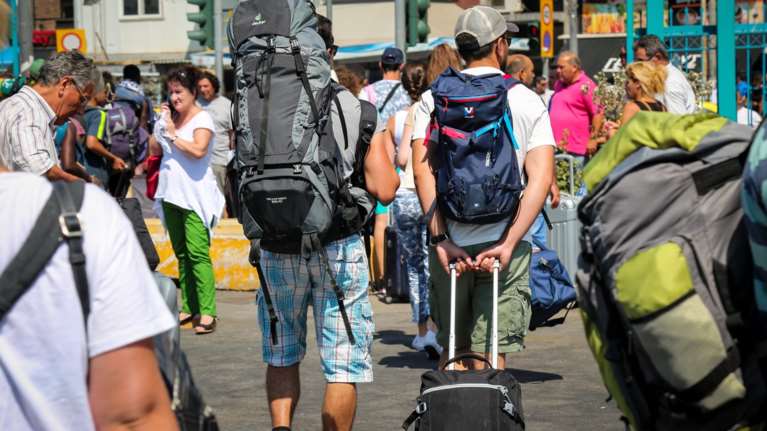 Επιστροφή για τους εκδρομείς του Αυγούστου-Αυξημένη η κίνηση στα λιμάνια