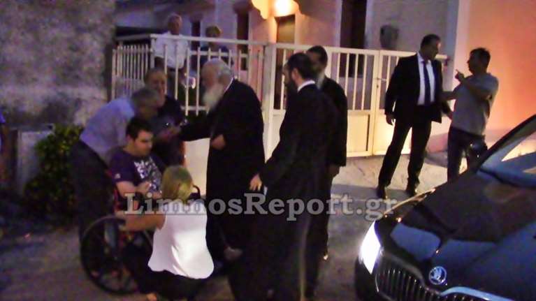 Η συγκινητική συνομιλία του Αρχιεπισκόπου στη Λήμνο