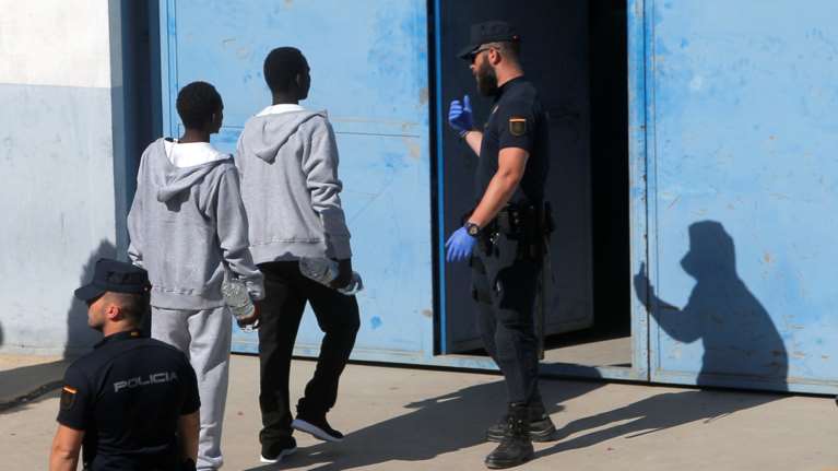 Επίθεση με μαχαίρι σε αστυνομικούς στην Ισπανία