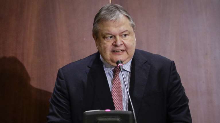 Βενιζέλος: Προσβλητικά τα περί εξόδου από τα μνημόνια
