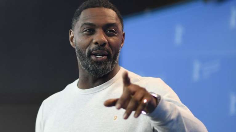 O Ίντρις Έλμπα σε μία καμπή της ζωής του