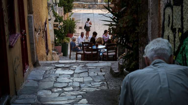 Bloomberg: Η διάσωση της Ελλάδας υπήρξε πολιτική ταχυδακτυλουργία