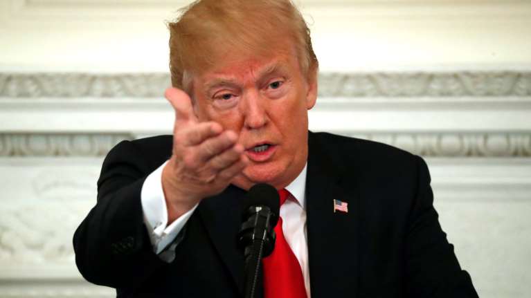 Τραμπ: Κατηγορεί Κίνα και Ευρώπη ότι χειραγωγούν τα νομίσματά τους