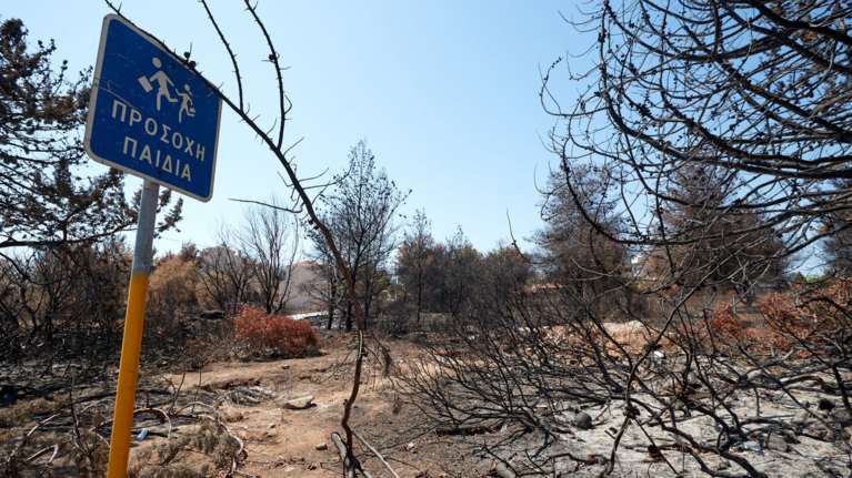 Επιχορήγηση 4,5 εκατ. ευρώ σε Μαραθώνα και Ραφήνα για τους πυρόπληκτους