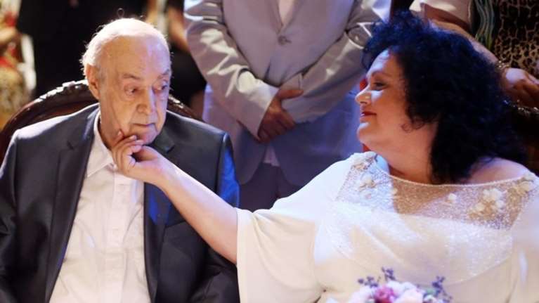 Συγκινεί η σύζυγος του Μπάρκουλη, 2 χρόνια από τον θάνατό του