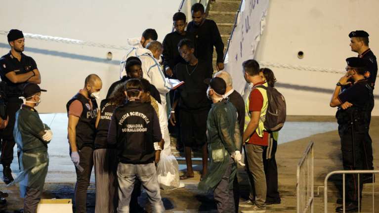 Απεργία πείνας ξεκίνησαν εγκλωβισμένοι μετανάστες στο πλοίο Diciotti