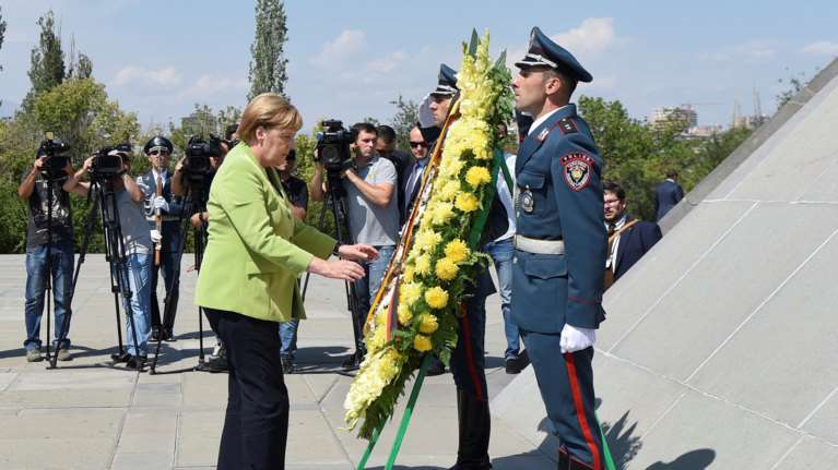 Μέρκελ: Θηριωδία κι όχι γενοκτονία η σφαγή των Αρμενίων το 1915