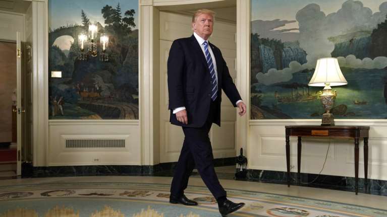 Σφίγγει ο κλοιός: Aσυλία σε στέλεχος του Οργανισμού Τραμπ