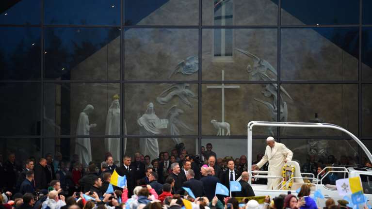 Ο πάπας ζητά συγχώρεση για τα αμαρτήματα, και την προδοσία της Εκκλησίας