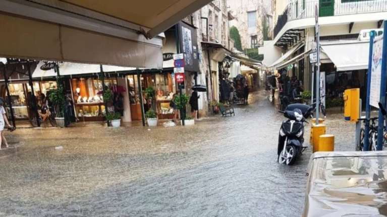 Χανιά: Προβλήματα από τη νεροποντή σε πολλά σημεία της πόλης - Εικόνες