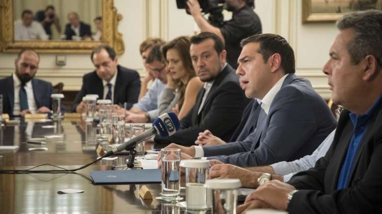 Το παρασκήνιο του ανασχηματισμού με καραμπόλες και εκπλήξεις