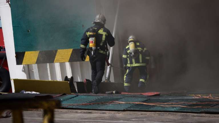 Καμίνι το «Ελ.Βενιζέλος»: Θερμοκρασίες 500 βαθμών στο εσωτερικό