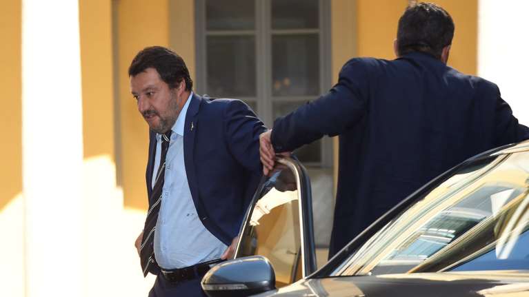 Με άλλα δυο αδικήματα επεκτείνεται η δικαστική έρευνα σε βάρος του Σαλβίνι