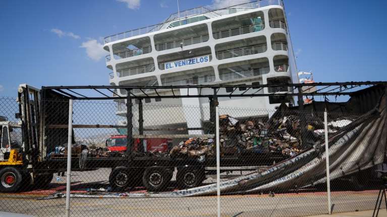 Κουφάρια και απομεινάρια από το γκαράζ του «Ελ. Βενιζέλος»