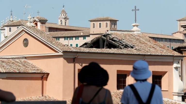 Κατέρρευσε οροφή ιστορικής εκκλησίας στη Ρώμη