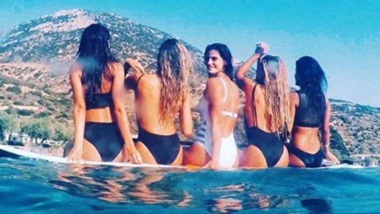 Ξέφρενο γλέντι στη Σίφνο πριν από το γάμο Μπόμπα-Τανιμανίδη- Δείτε τους