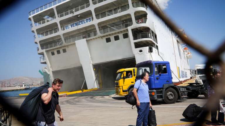 Εντολή εκκένωσης του Ελ. Βενιζέλος-πήρε κλίση 7 μοιρών