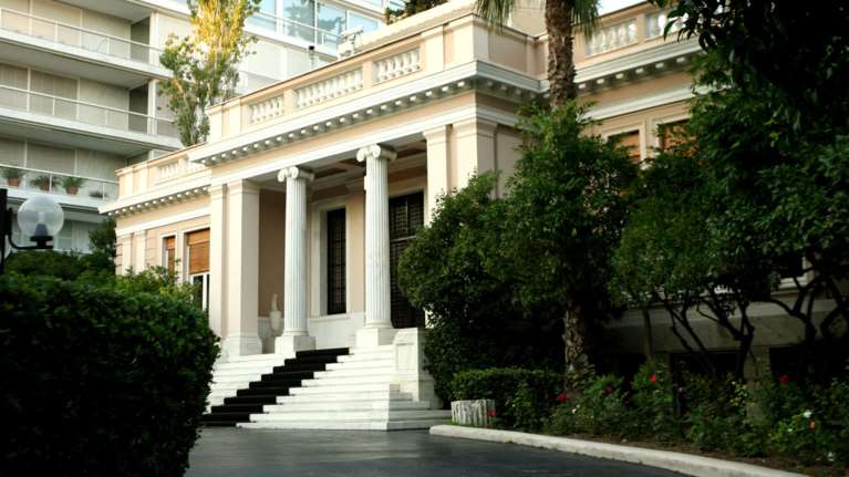 Πυρά Μαξίμου σε Μητσοτάκη για τις δηλώσεις Άδωνη