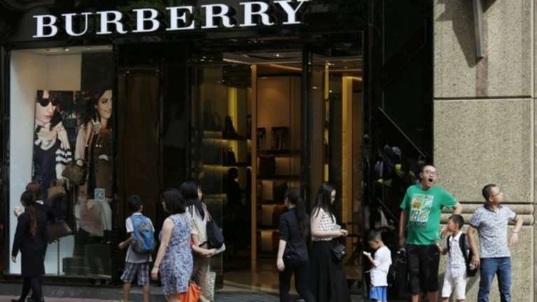 Σταματά τη χρήση αληθινής γούνας ο οίκος Burberry