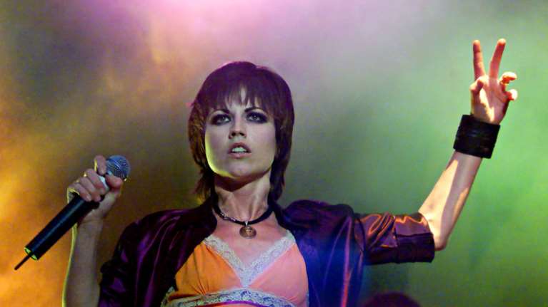 Από πνιγμό πέθανε η τραγουδίστρια των Cranberries Ντολόρες Ο&#39;Ριόρνταν