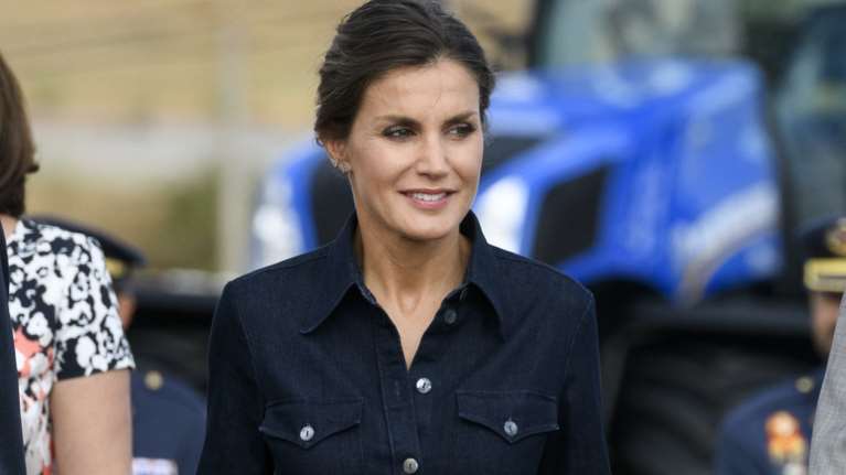 Βασίλισσα Λετίσια: Πώς ξαναφόρεσε το ίδιο φόρεμα των 199 € σαν καινούργιο