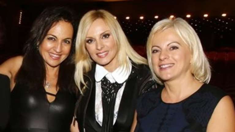 Πόλεμος Ζήνα,Λύρα-Κόρες Μοσχολιού: σκληρά λόγια και επιθέσεις