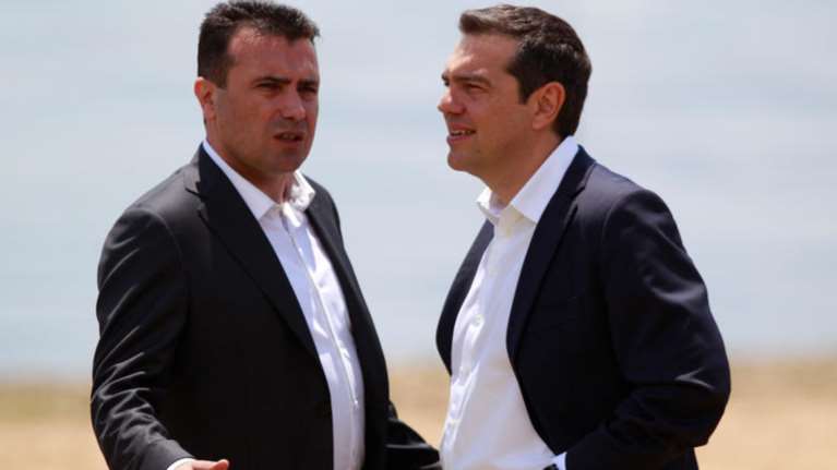 Μηνύματα και μπαράζ επαφών για τη συμφωνία των Πρεσπών