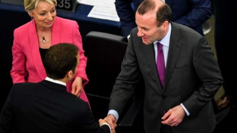 Μακρόν σε Βέμπερ: Ή με την Μέρκελ ή με τον Ορμπάν, διαλέξτε