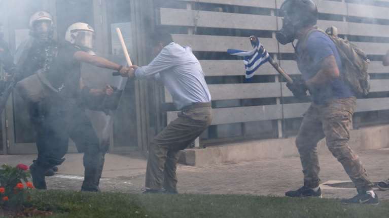 Ενταση και επεισόδια στα συλλαλητήρια της Θεσσαλονίκης
