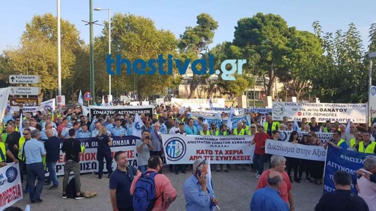 Συγκέντρωση ενστόλων από όλα τα σώματα ασφαλείας στον Λευκό Πύργο